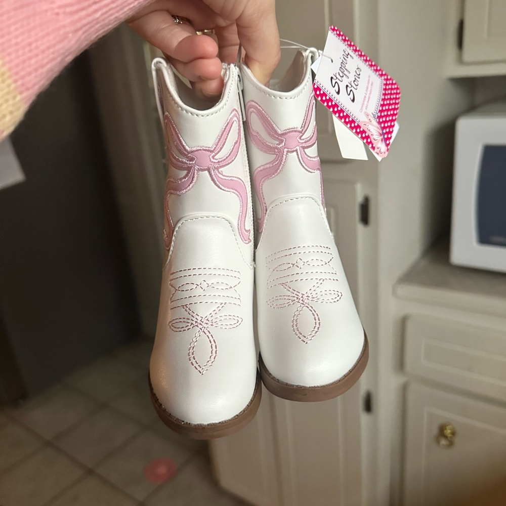 Pink and White Cowgirl Boots!